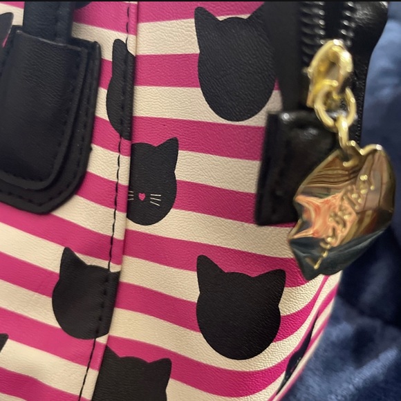 Luv Betsey by Betsey Johnson purse.size are 10" wide x 7" tall x 5" - Picture 3 of 10